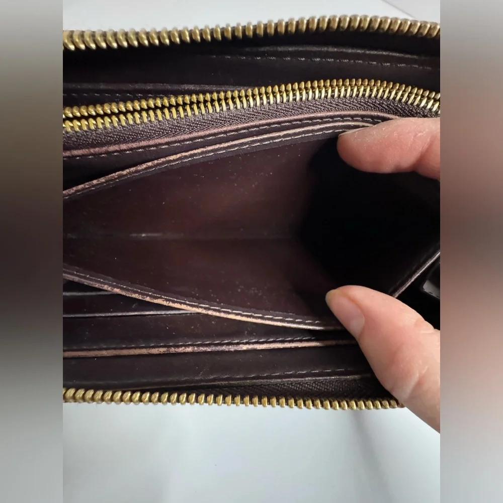 Louis Vuitton Vernis Amarante Zippy Wallet